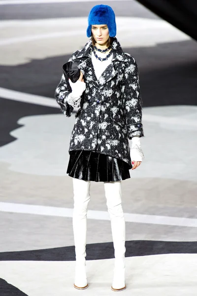 Look 4